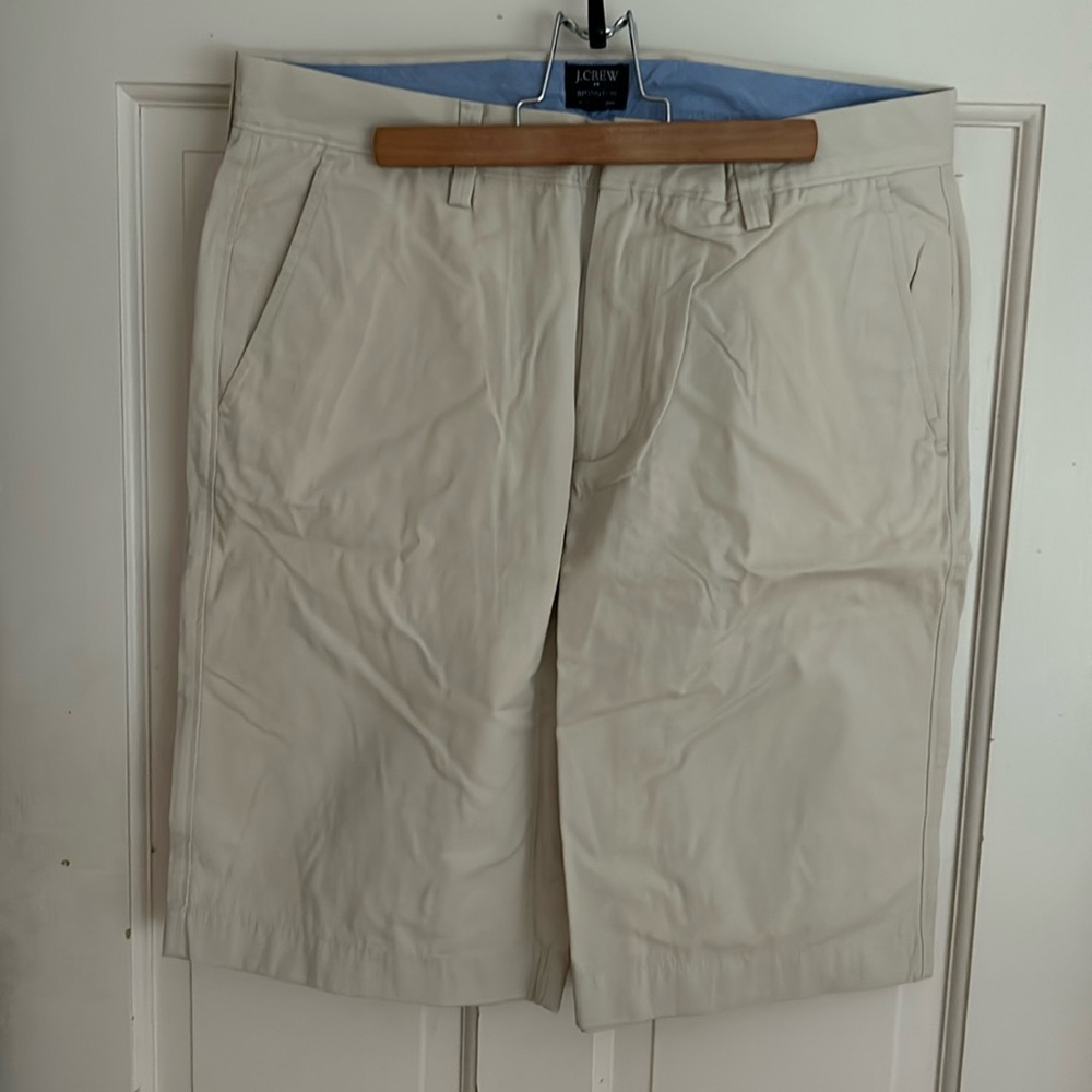 JCREW men’s 11” stone color 100% cotton shorts.  Size 32 waist.  New.